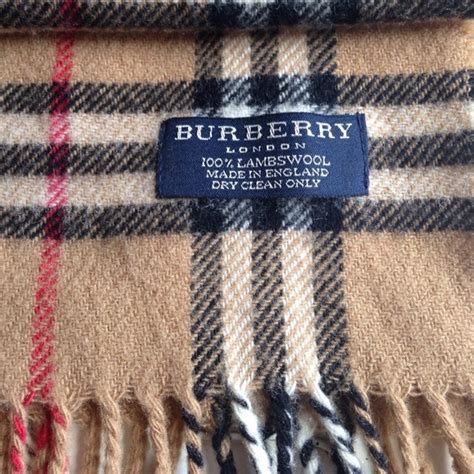 burberry scarf label